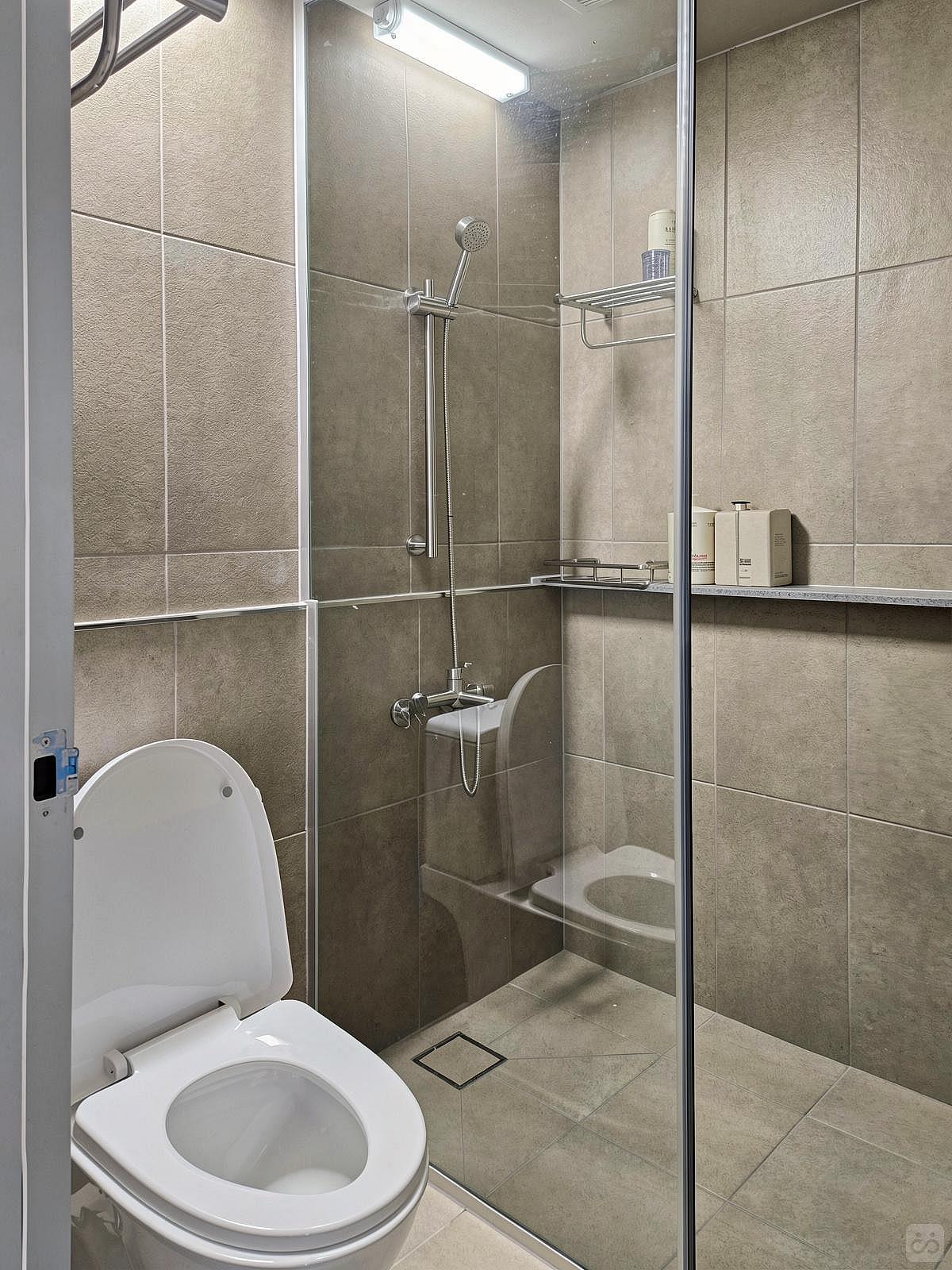  Big Private Room With A Private Bathroom  -  Renovated Korean-Style Family Home with Coworking Space & Garden Oasis  - Gallery -  25