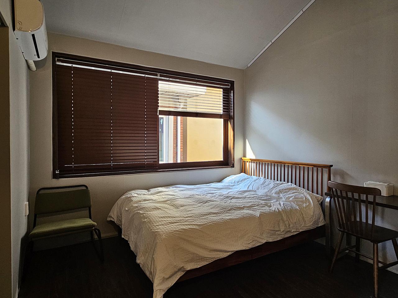  Big Private Room With A Shared Bathroom  -  Renovated Korean-Style Family Home with Coworking Space & Garden Oasis  - Gallery -  15