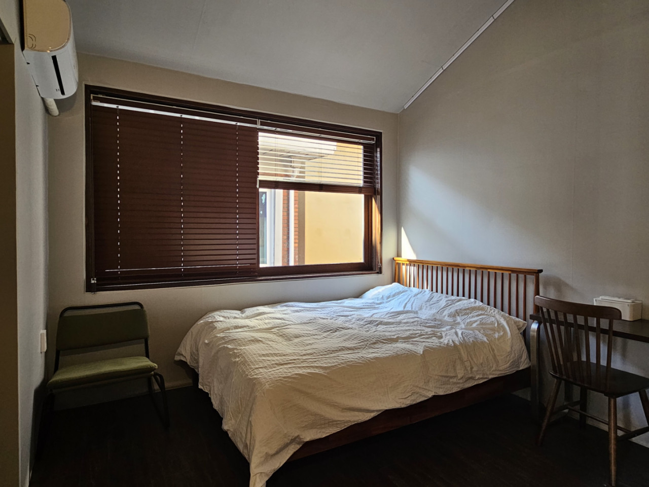  Big Private Room With A Shared Bathroom  -  Renovated Korean-Style Family Home with Coworking Space & Garden Oasis  - Gallery -  7