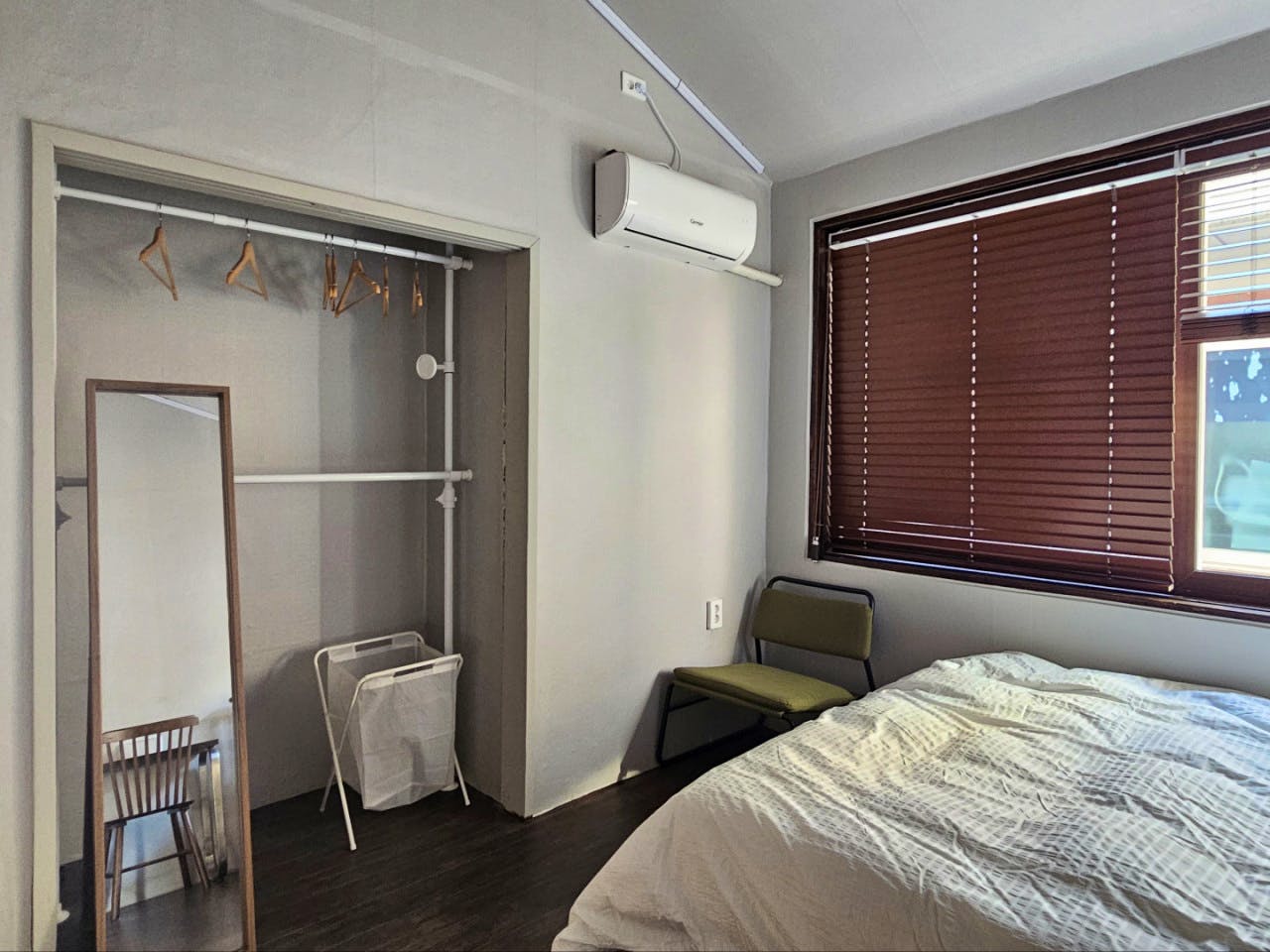  Big Private Room With A Shared Bathroom  -  Renovated Korean-Style Family Home with Coworking Space & Garden Oasis  - Gallery -  2