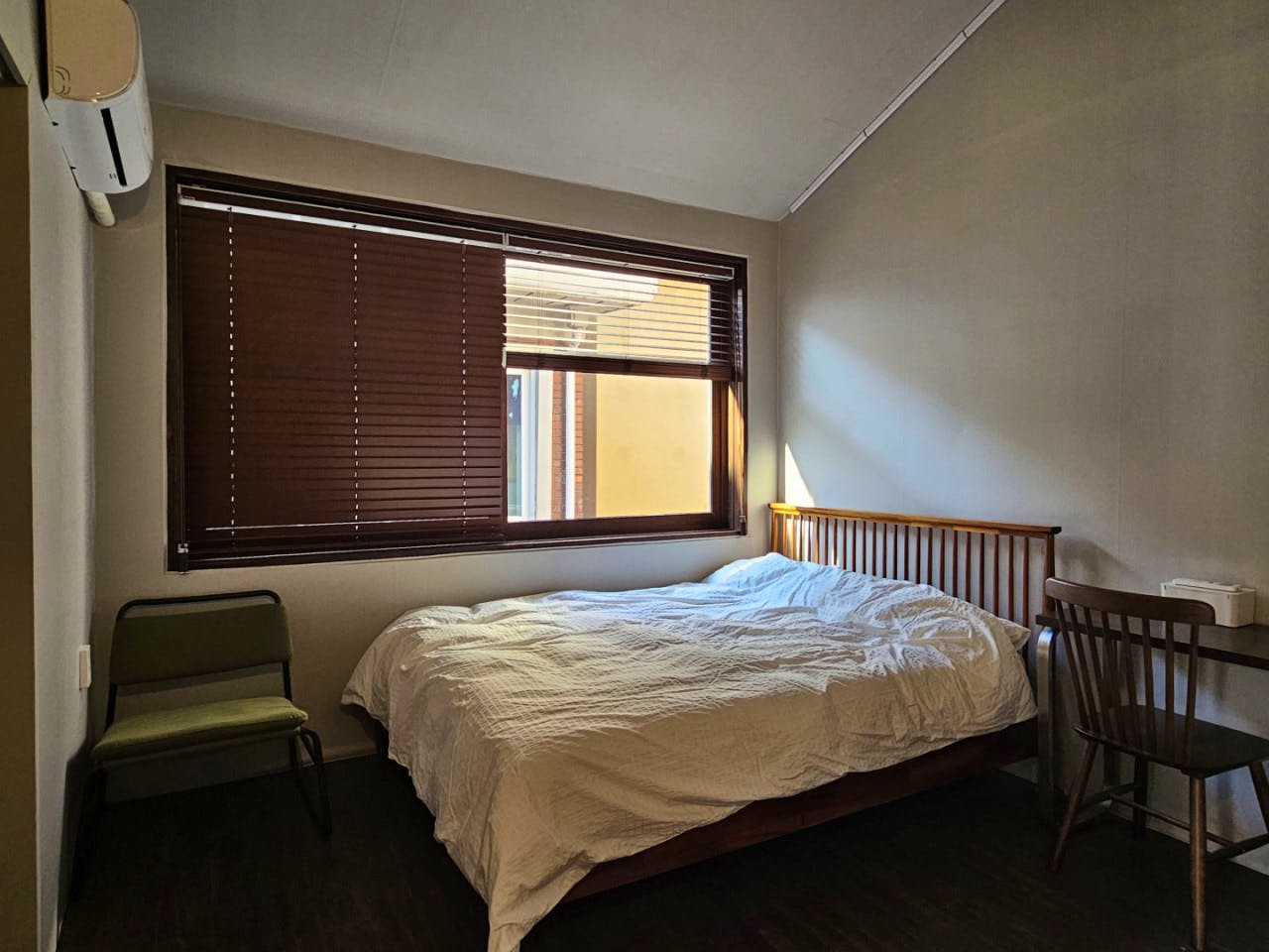  Big Private Room With A Shared Bathroom  -  Renovated Korean-Style Family Home with Coworking Space & Garden Oasis  - Gallery -  3