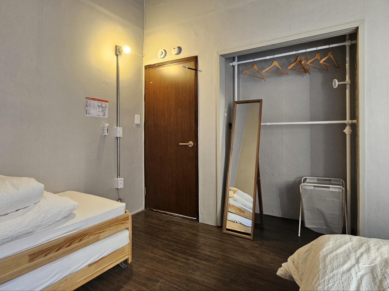  Big Private Room With A Shared Bathroom  -  Renovated Korean-Style Family Home with Coworking Space & Garden Oasis  - Gallery -  8