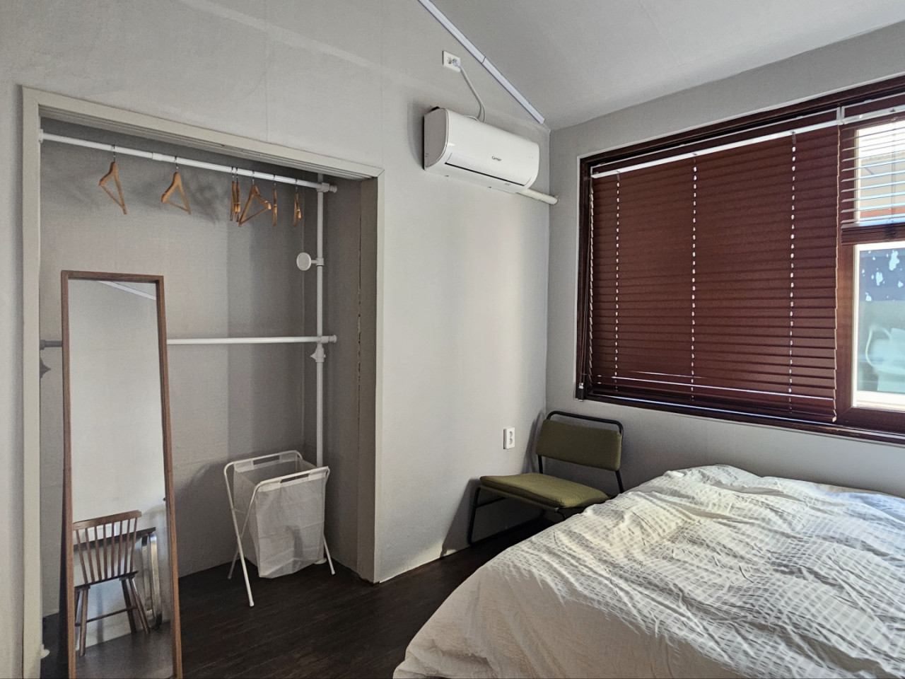  Big Private Room With A Shared Bathroom  -  Renovated Korean-Style Family Home with Coworking Space & Garden Oasis  - Gallery -  6