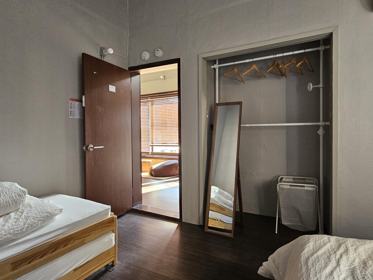  Big Private Room With A Shared Bathroom  -  Renovated Korean-Style Family Home with Coworking Space & Garden Oasis  - Gallery -  5