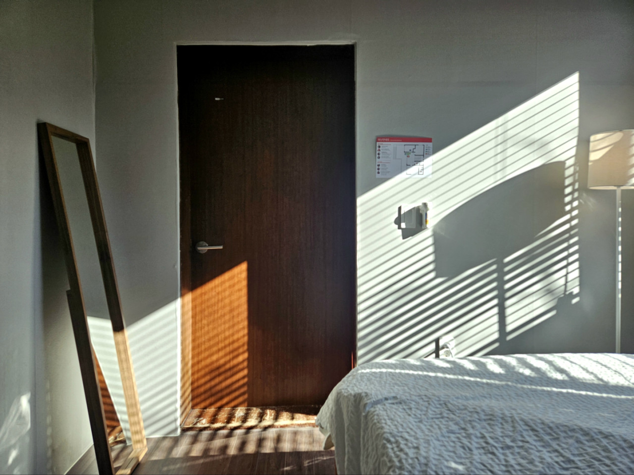  Private Room With A Shared Private Bathroom  -  Renovated Korean-Style Family Home with Coworking Space & Garden Oasis  - Gallery -  6