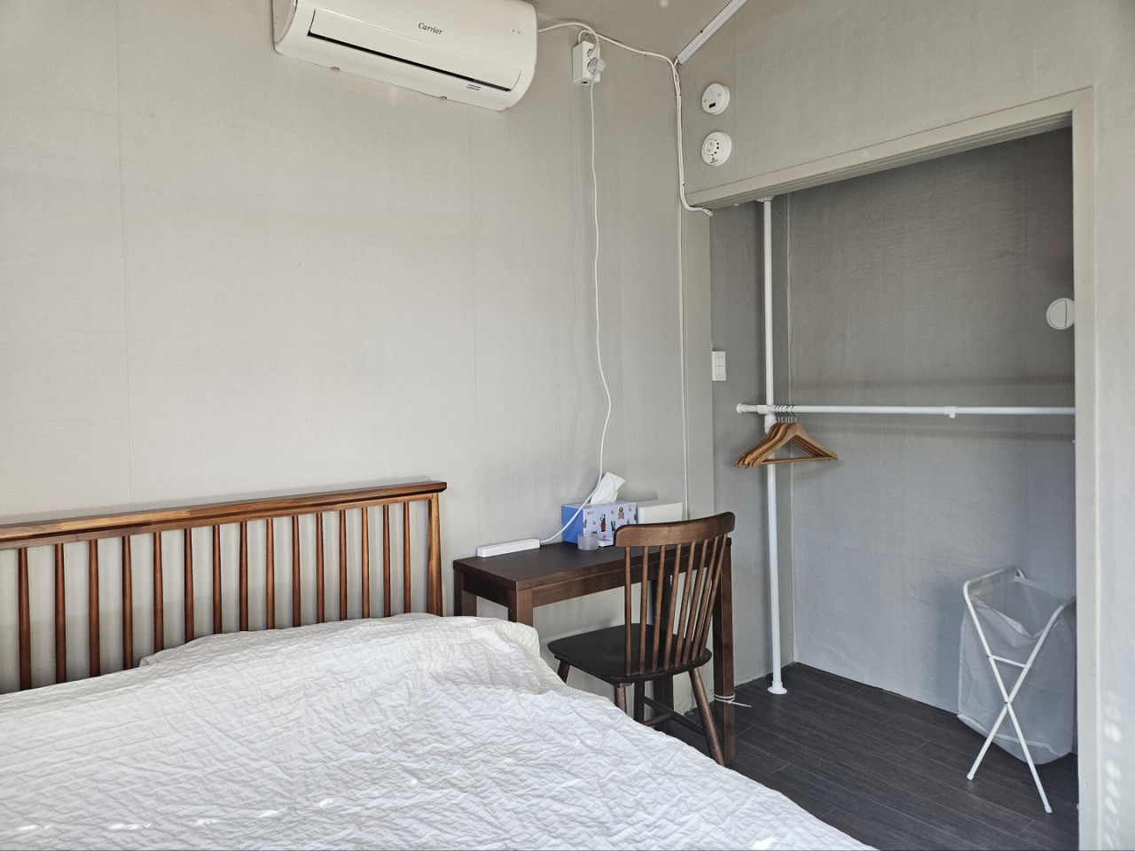 Private Room With A Shared Private Bathroom  -  Renovated Korean-Style Family Home with Coworking Space & Garden Oasis  - Gallery -  8