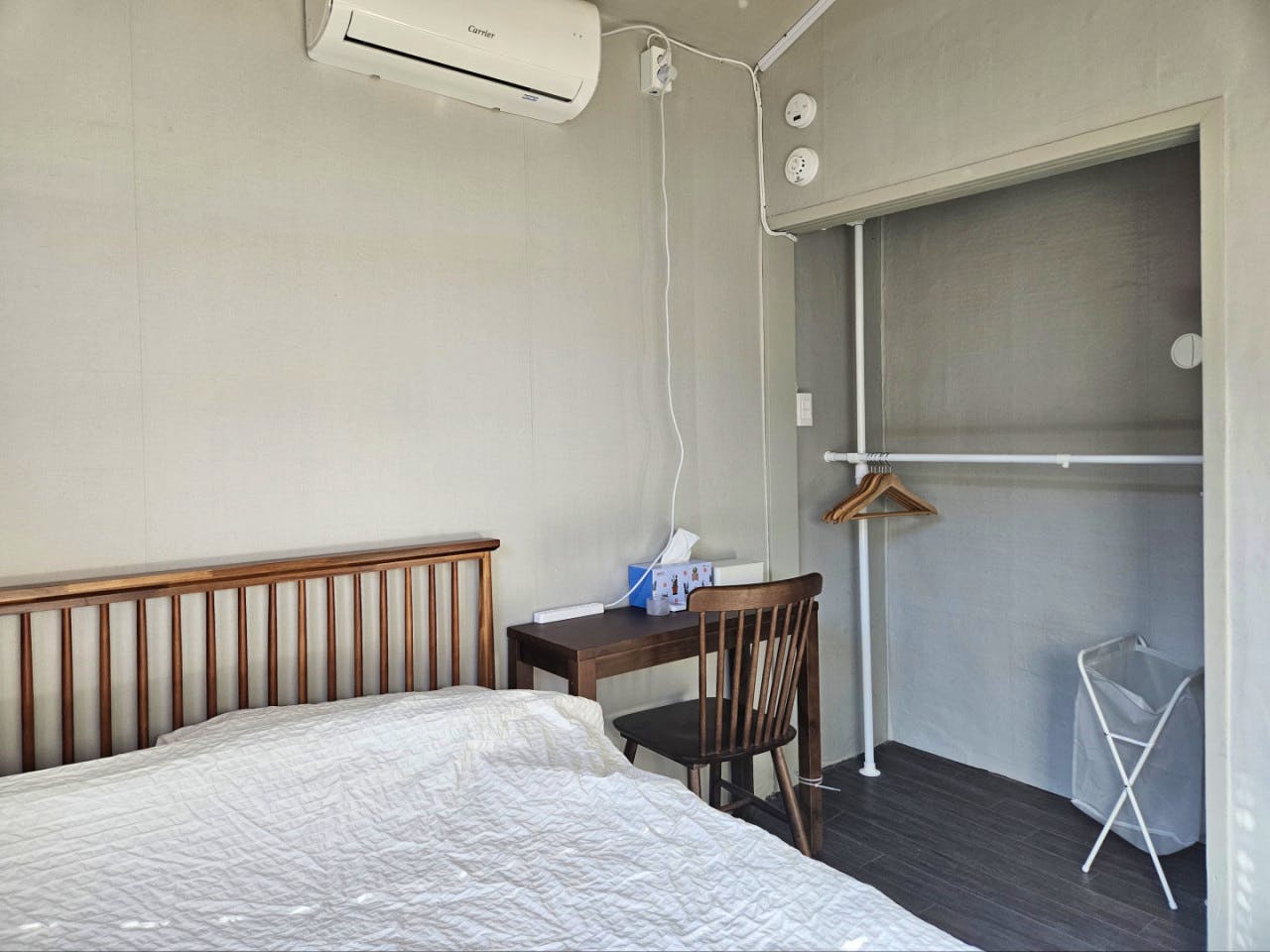  Private Room With A Shared Private Bathroom  -  Renovated Korean-Style Family Home with Coworking Space & Garden Oasis  - Gallery -  4