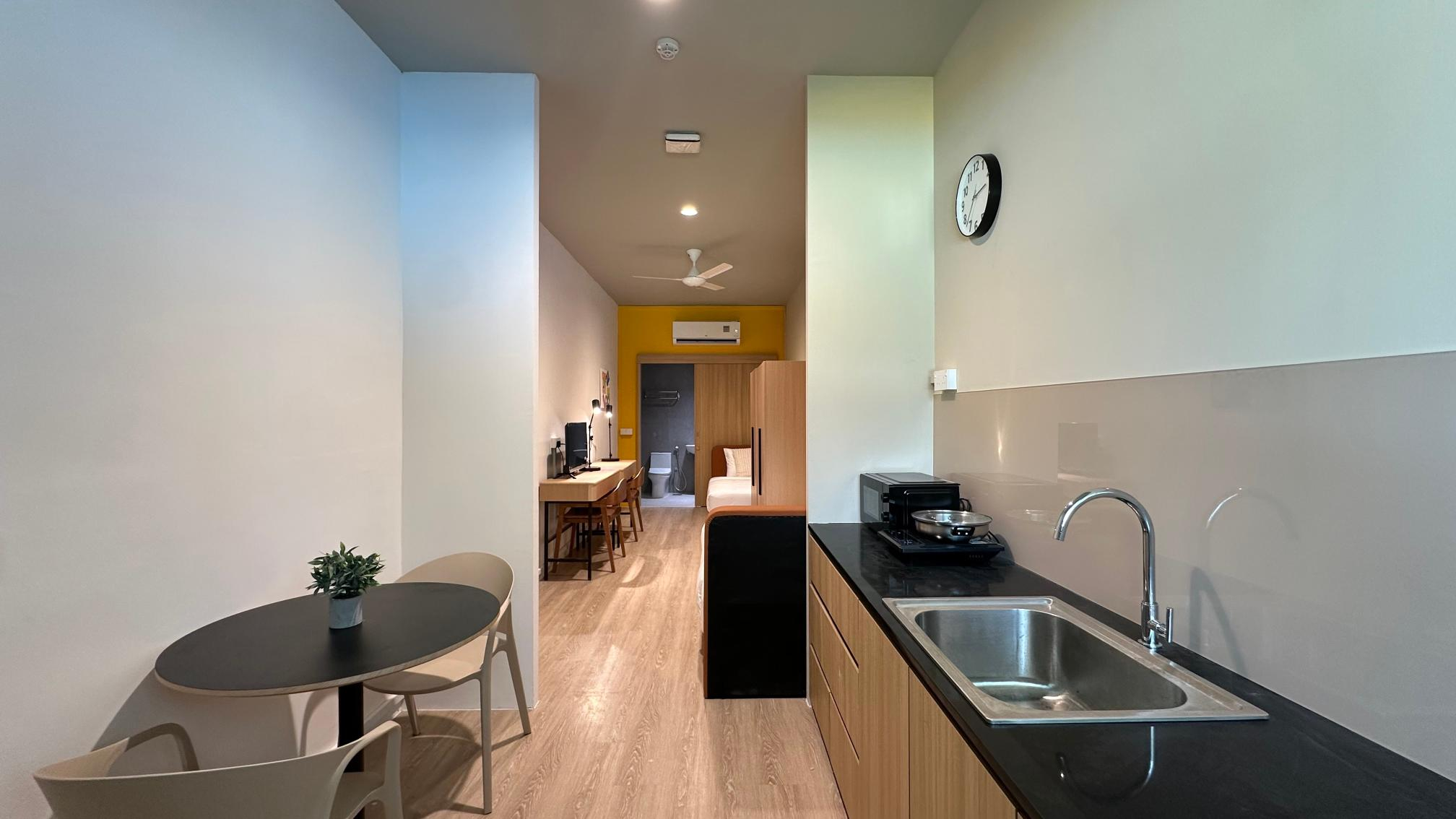 Twin Studio (1 Attached Bathroom) - 3