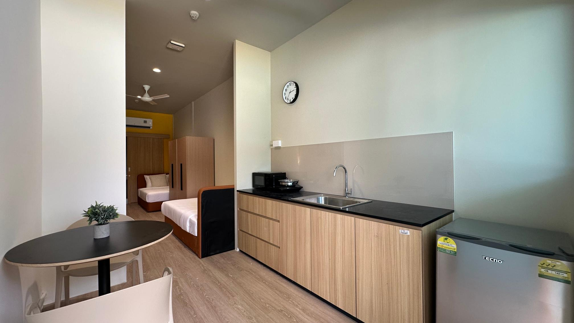 Twin Studio (1 Attached Bathroom) - 4