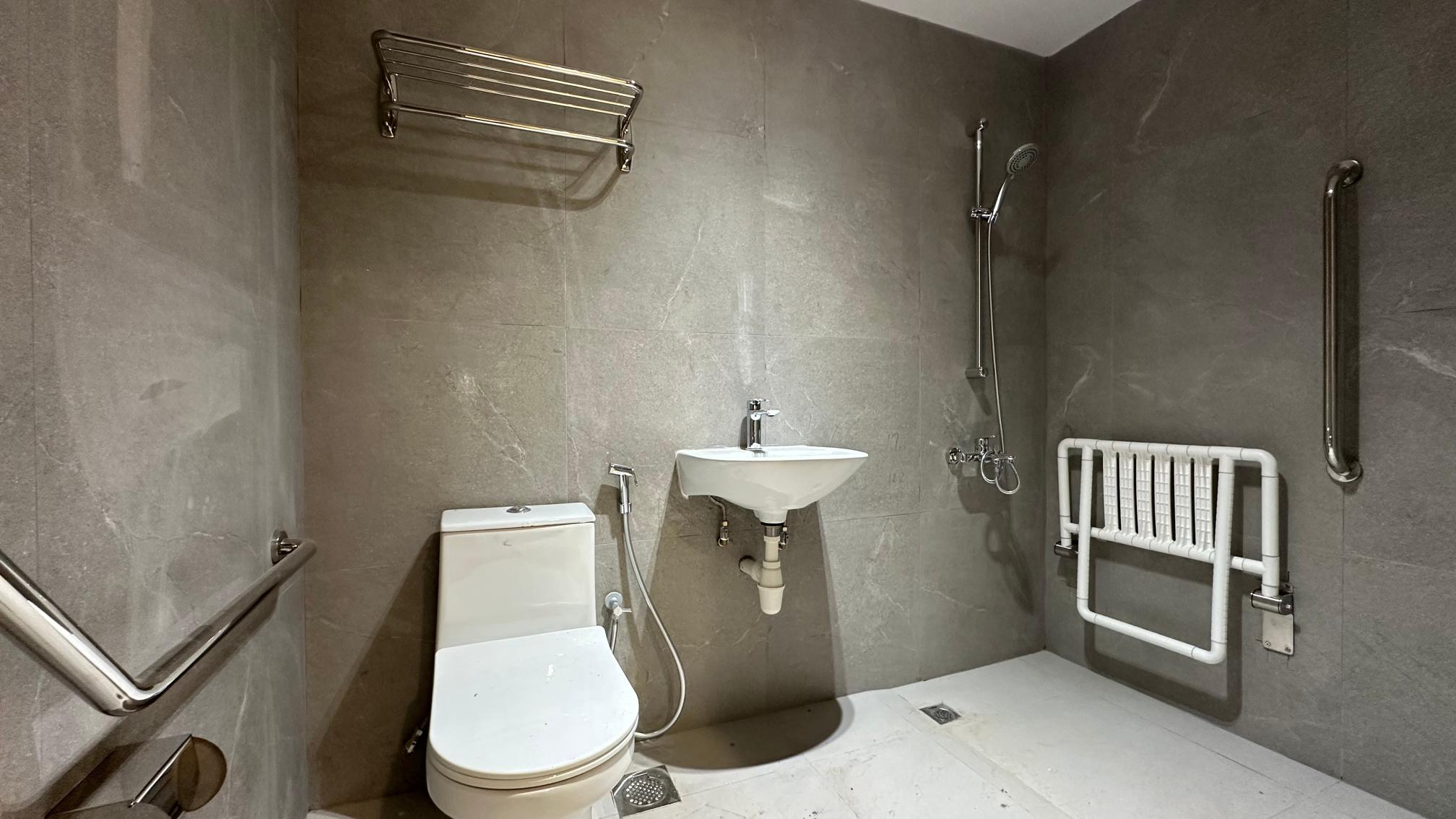 Twin Studio (1 Attached Bathroom) - 5