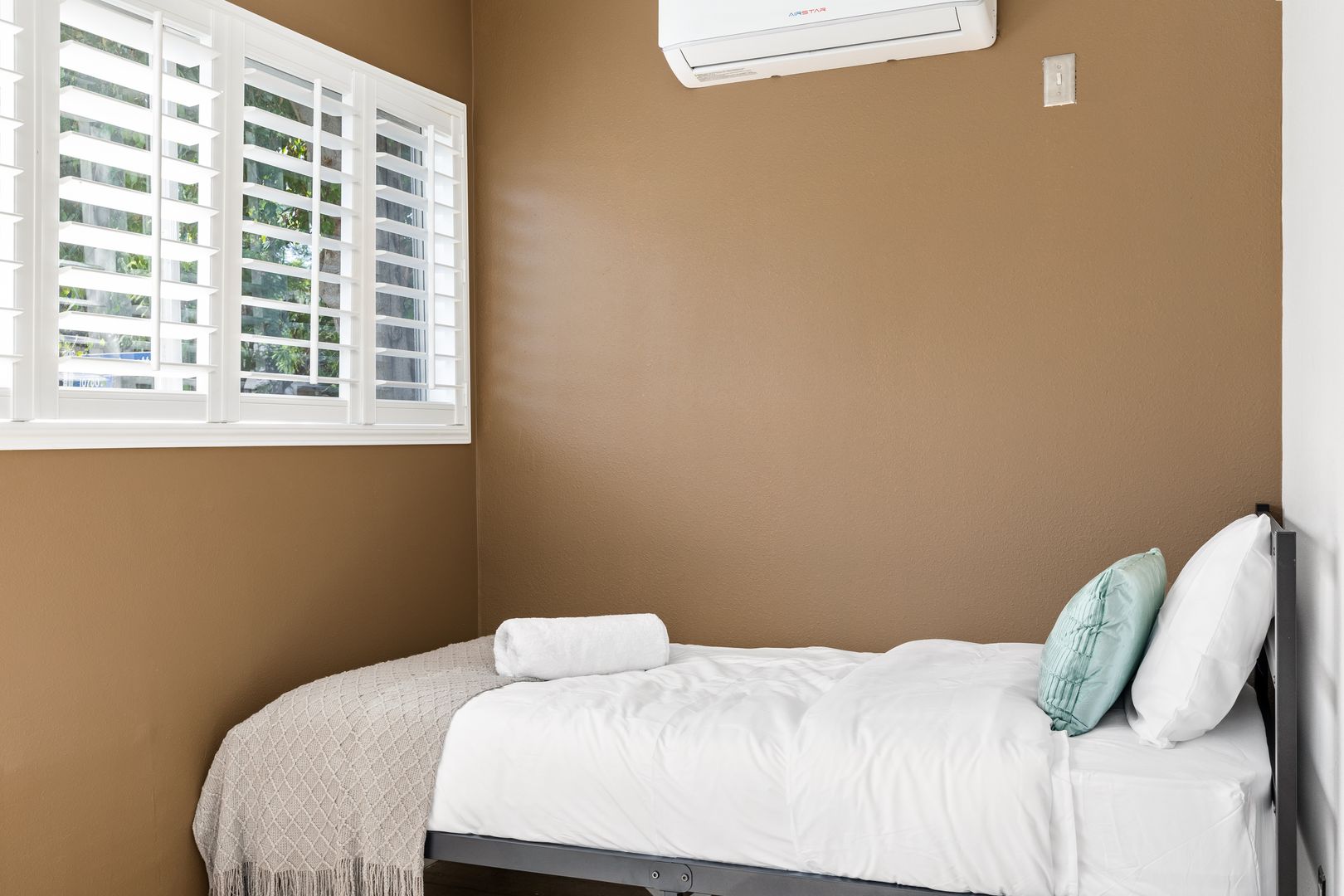 1700 Malcolm 101 - Single Room 1 - 2