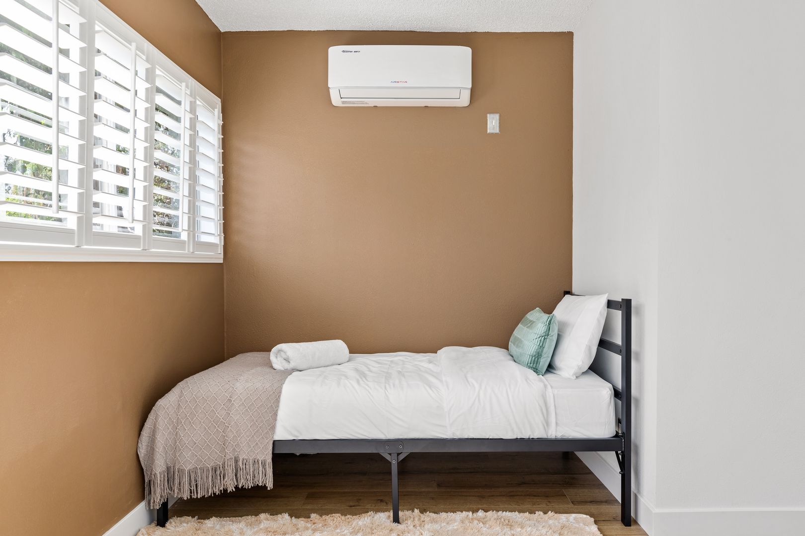 1700 Malcolm 101 - Single Room 1 - 5