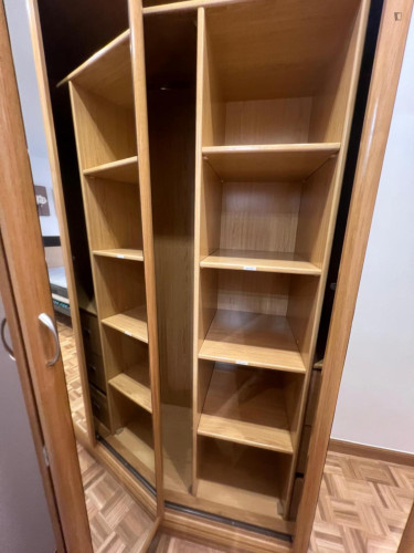 Neat and cosy double ensuite bedroom in the centre of Burgos