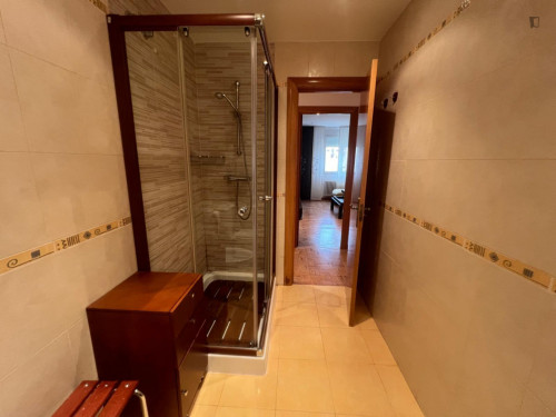 Neat and cosy double ensuite bedroom in the centre of Burgos  - Gallery -  5
