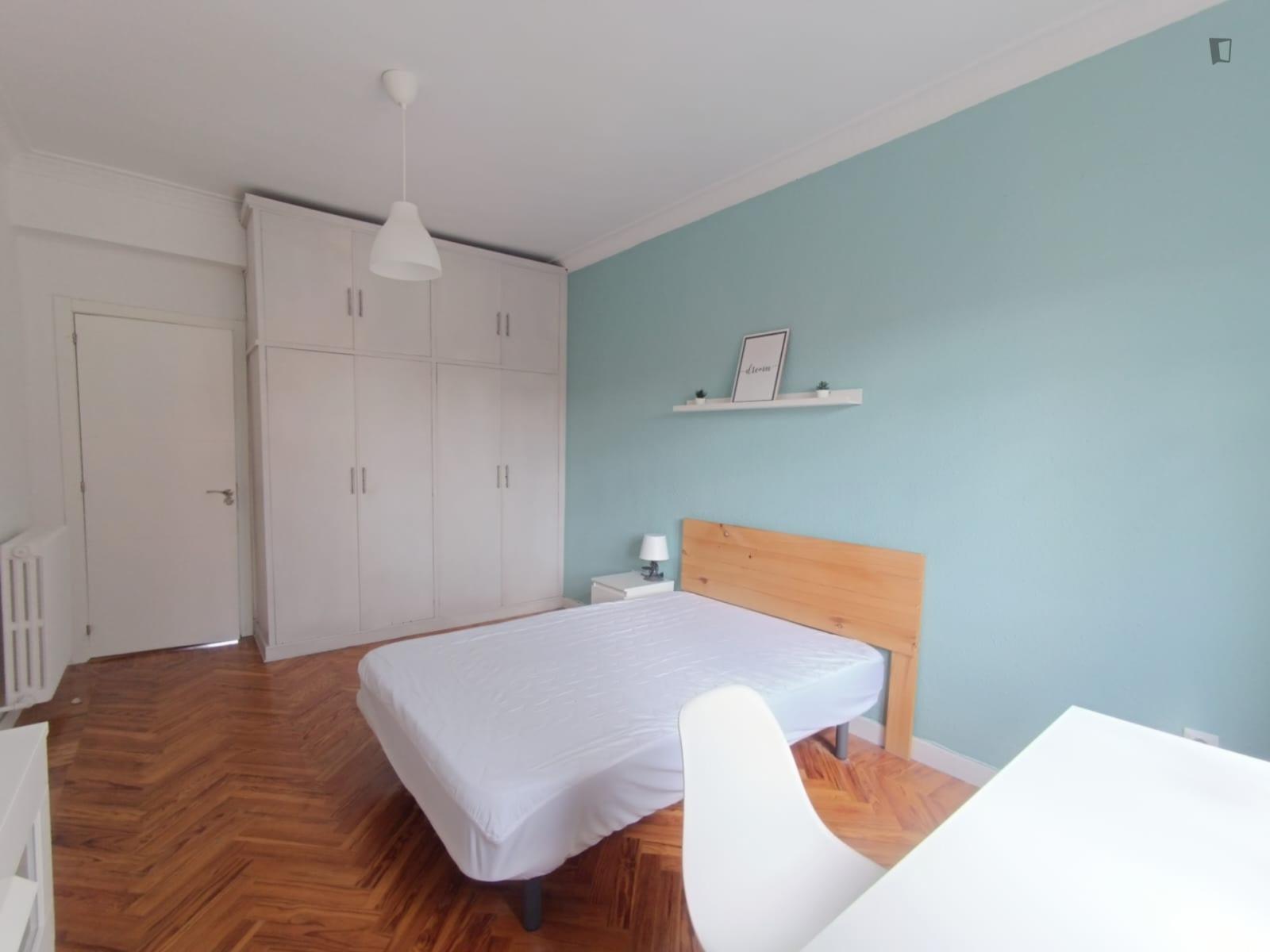 Bright Single Bedroom In A Shared Flat Close To The University Of Navarra - 1