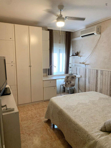 Double room to rent for the summer or 10 months minimum from September