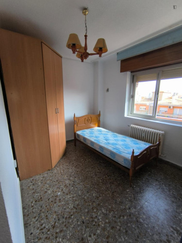 Snug single bedroom near the Albacete campus of Universidad de Castilla-La Mancha