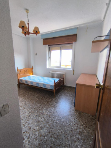 Snug single bedroom near the Albacete campus of Universidad de Castilla-La Mancha