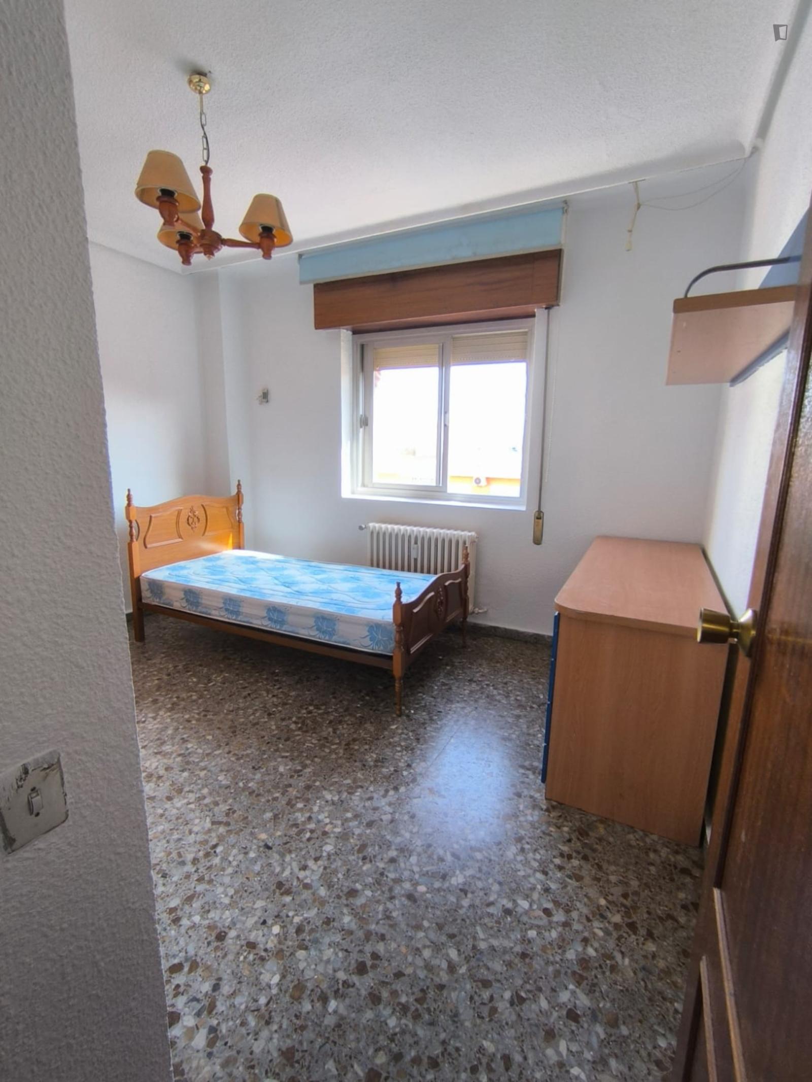 Snug Single Bedroom Near The Albacete Campus Of Universidad De Castilla-La Mancha - 1