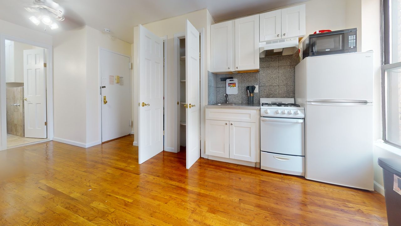 #1859: Upper East Side - Studio (Queen) - #1859: Upper East Side - Gallery - 1