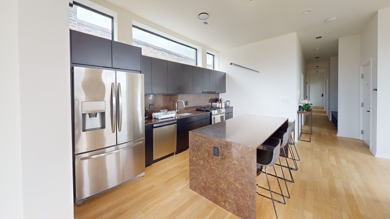 #1860: Pilsen - Queen Bedroom C - #1860: Pilsen - Gallery - 15