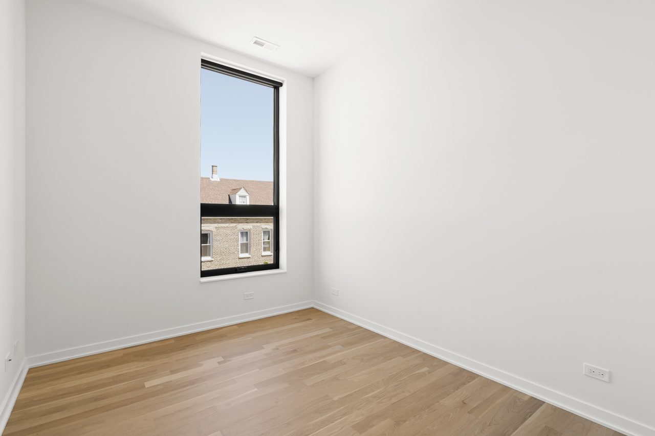  #1860: Pilsen - Queen Bedroom C  -  #1860: Pilsen  - Gallery -  12