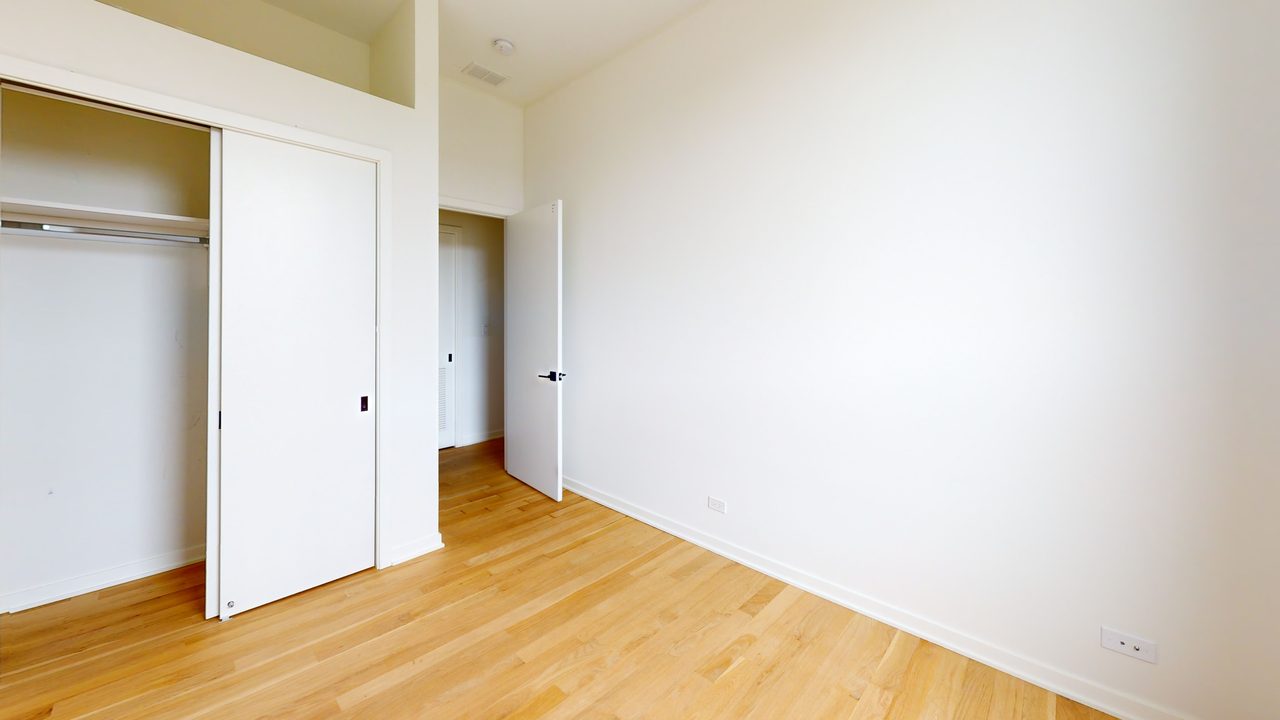 #1860: Pilsen - Queen Bedroom C - #1860: Pilsen - Gallery - 18