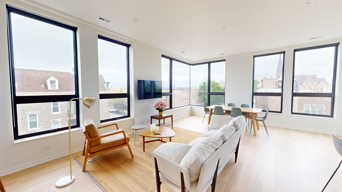  #1860: Pilsen - Queen Bedroom C  -  #1860: Pilsen  - Gallery -  17