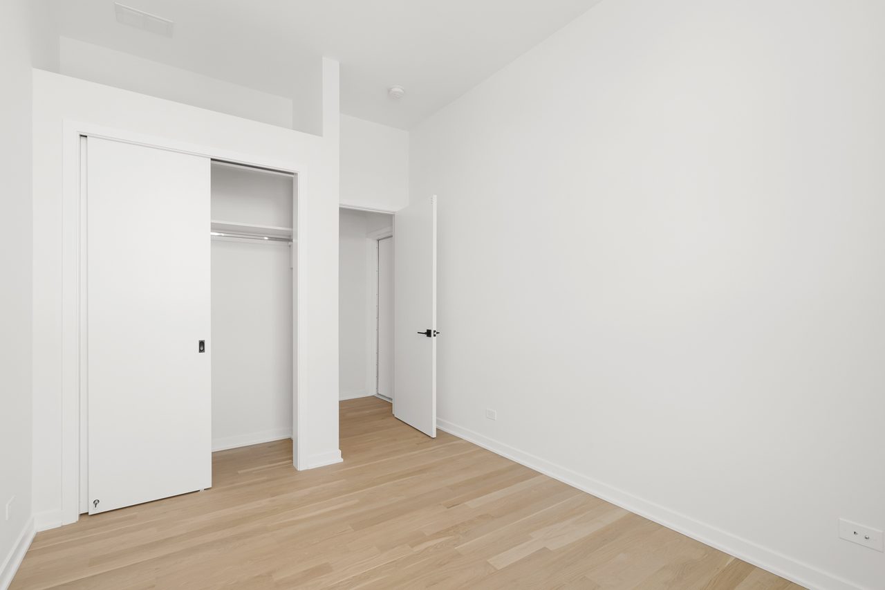 #1860: Pilsen - Queen Bedroom C - #1860: Pilsen - Gallery - 1