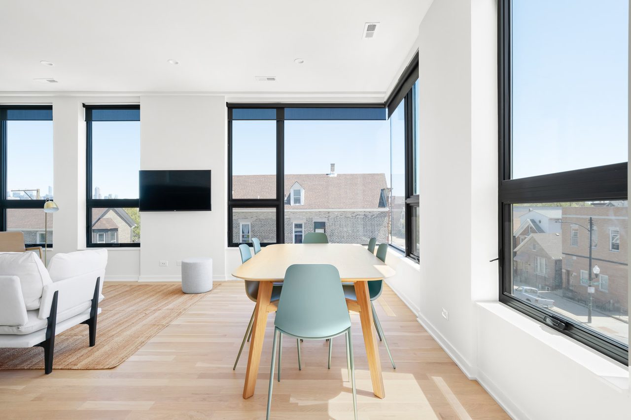 #1860: Pilsen - Queen Bedroom C - #1860: Pilsen - Gallery - 8