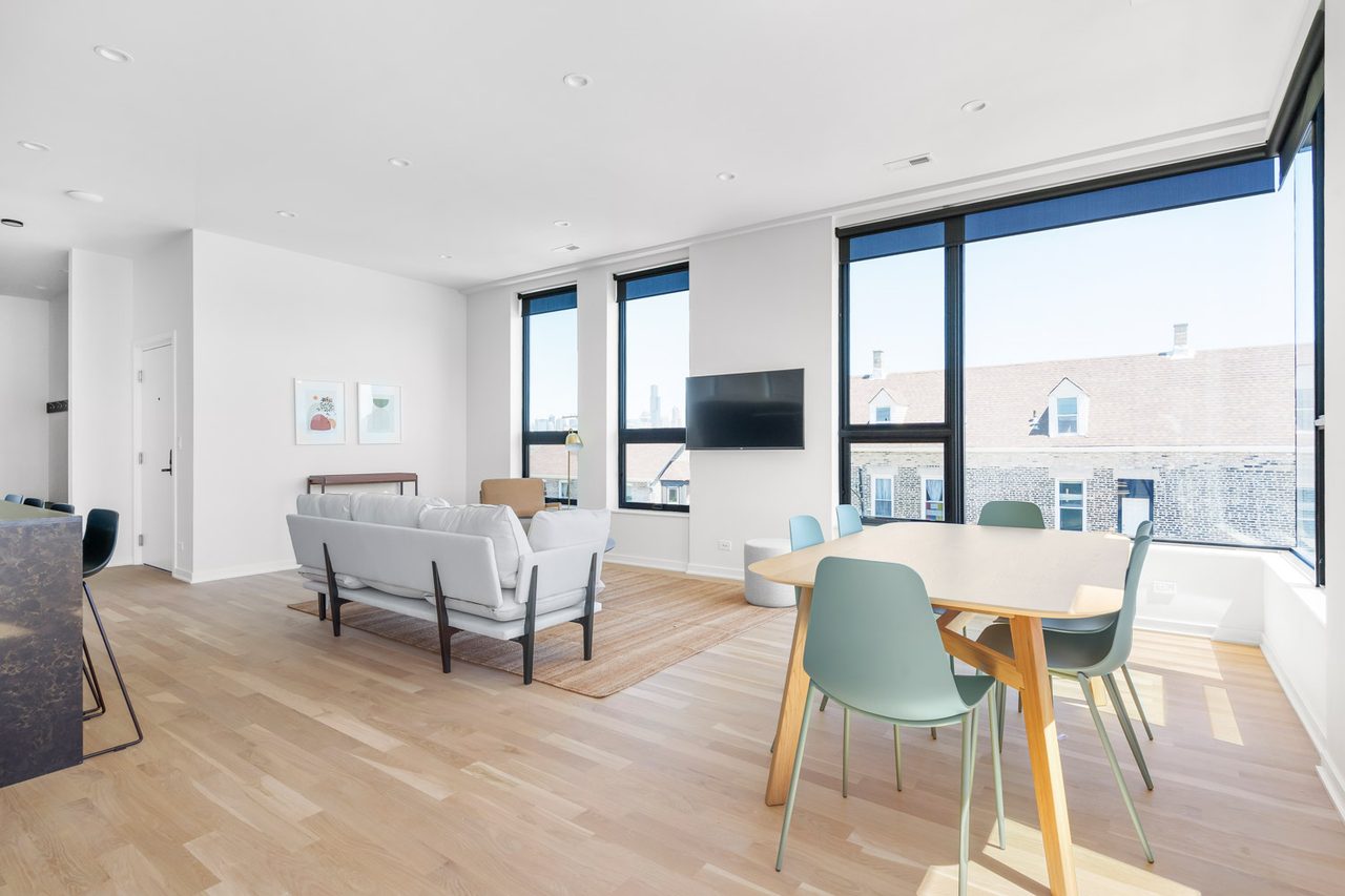 #1860: Pilsen - Queen Bedroom C - #1860: Pilsen - Gallery - 6