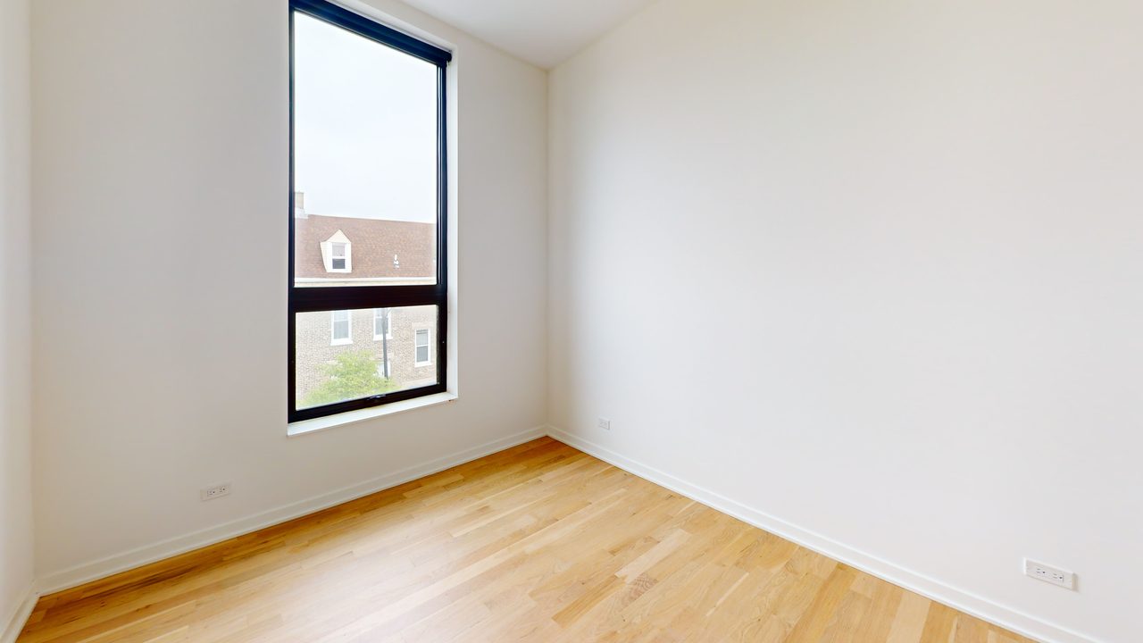  #1860: Pilsen - Queen Bedroom C  -  #1860: Pilsen  - Gallery -  10