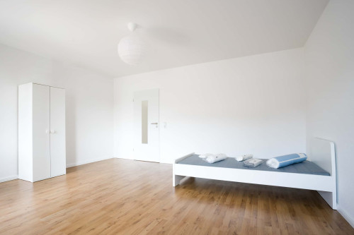 Kölner Landstraße - Room 4
