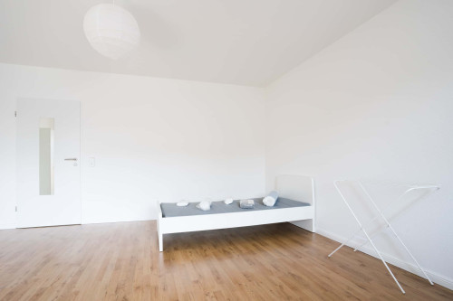 Kölner Landstraße - Room 4
