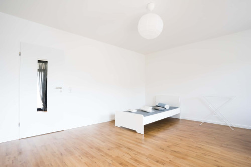 Kölner Landstraße - Room 4 - Gallery - 6
