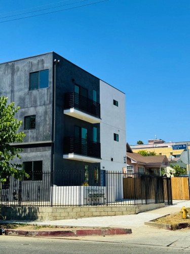Stylish budget-friendly housing right in Downtown LA - Gallery - 16