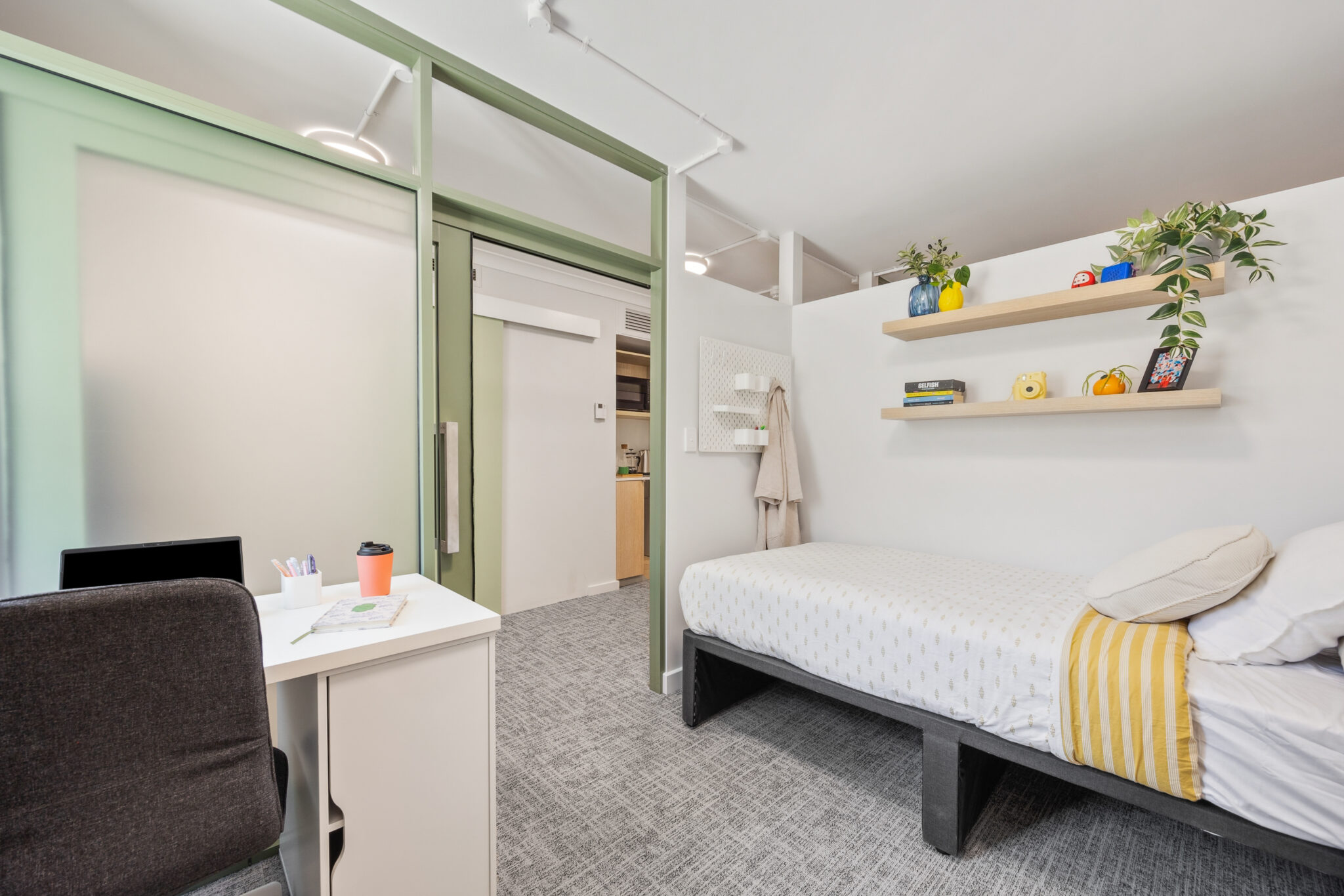 Private Twin 02 - Room A - Room B