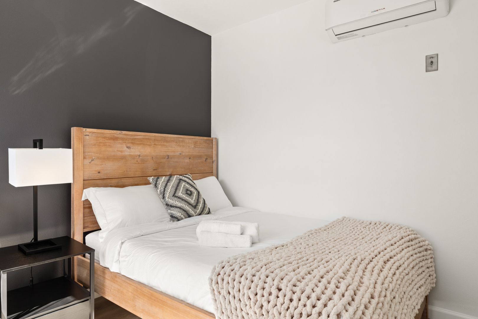  10791-2 Ohio Ave - Single Room 2  -  10791-10799 Ohio Ave  - Gallery -  6