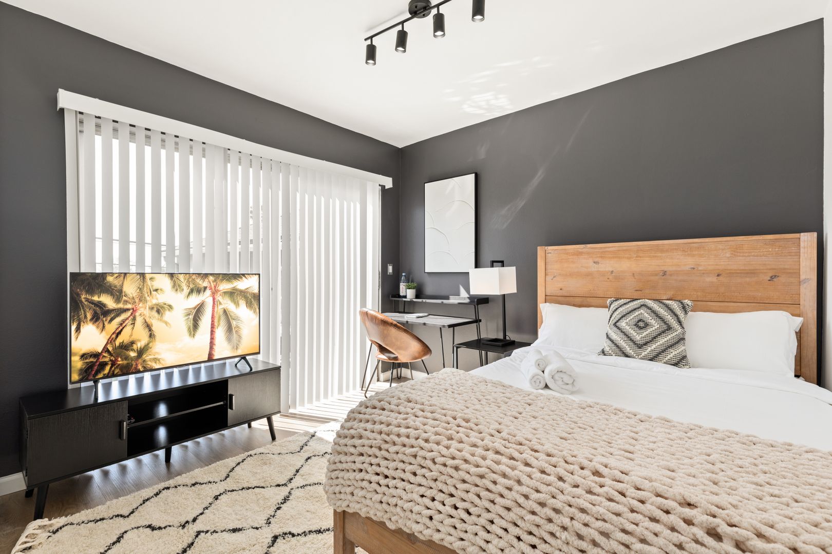 10791-2 Ohio Ave - Single Room 2 - 10791-10799 Ohio Ave - Gallery - 2