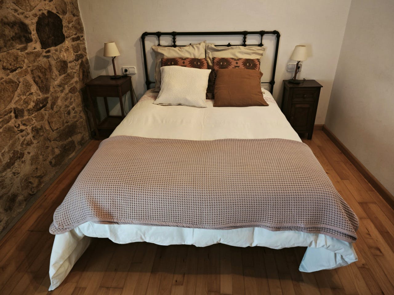  Private Room 1  -  Discover Nature and History: Unique Coliving Retreat in Vila de Cruces  - Gallery -  4