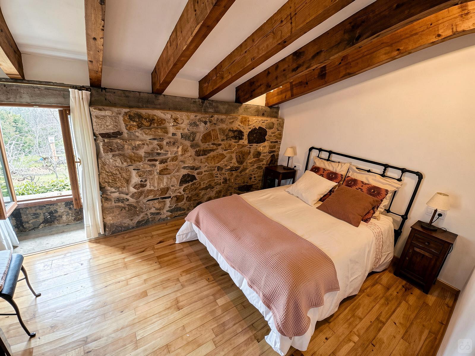  Private Room 1  -  Discover Nature and History: Unique Coliving Retreat in Vila de Cruces  - Gallery -  42
