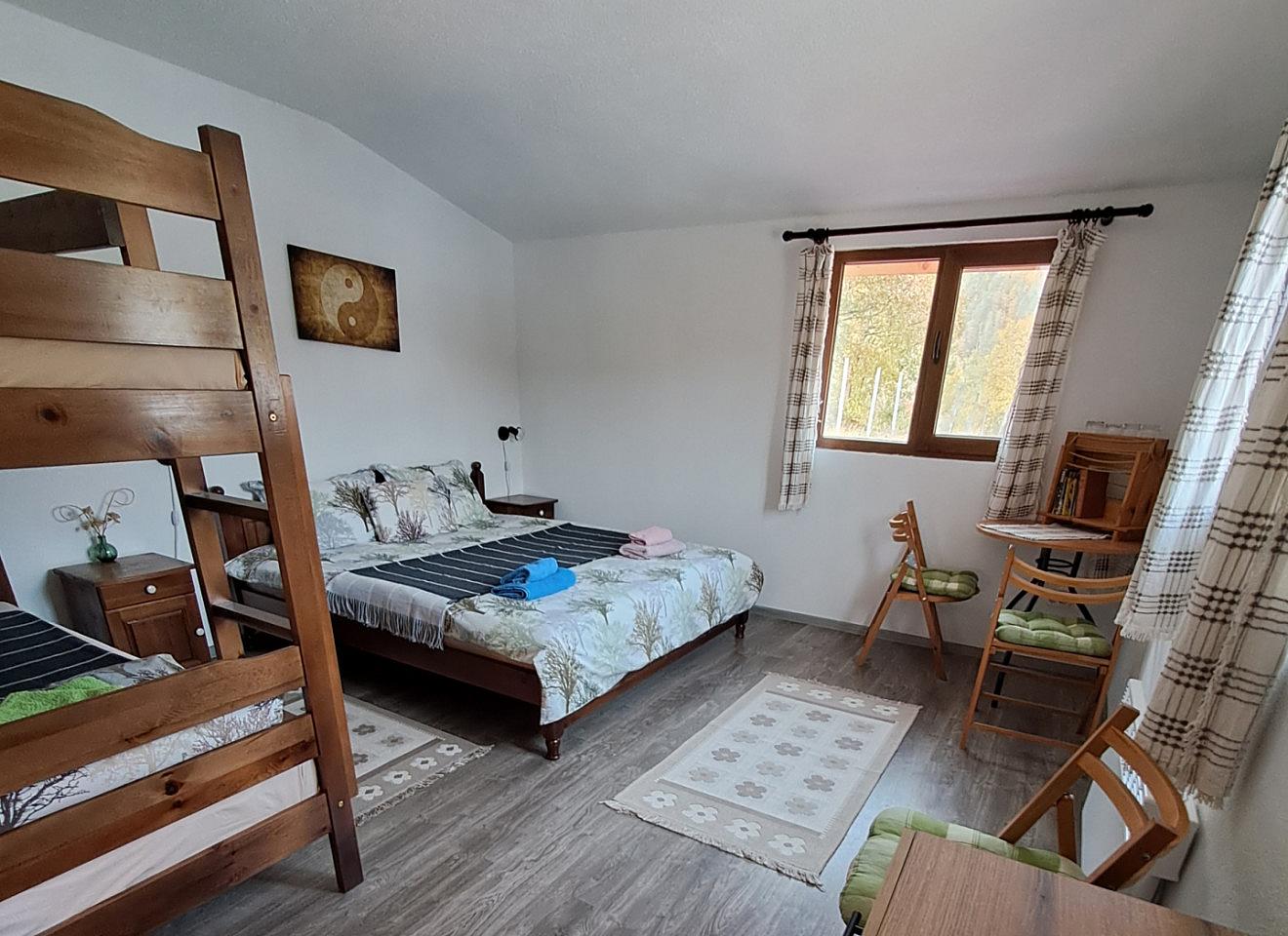  Large Room  -  An engaging mountain sanctuary that promotes sustainable community living  - Gallery -  2