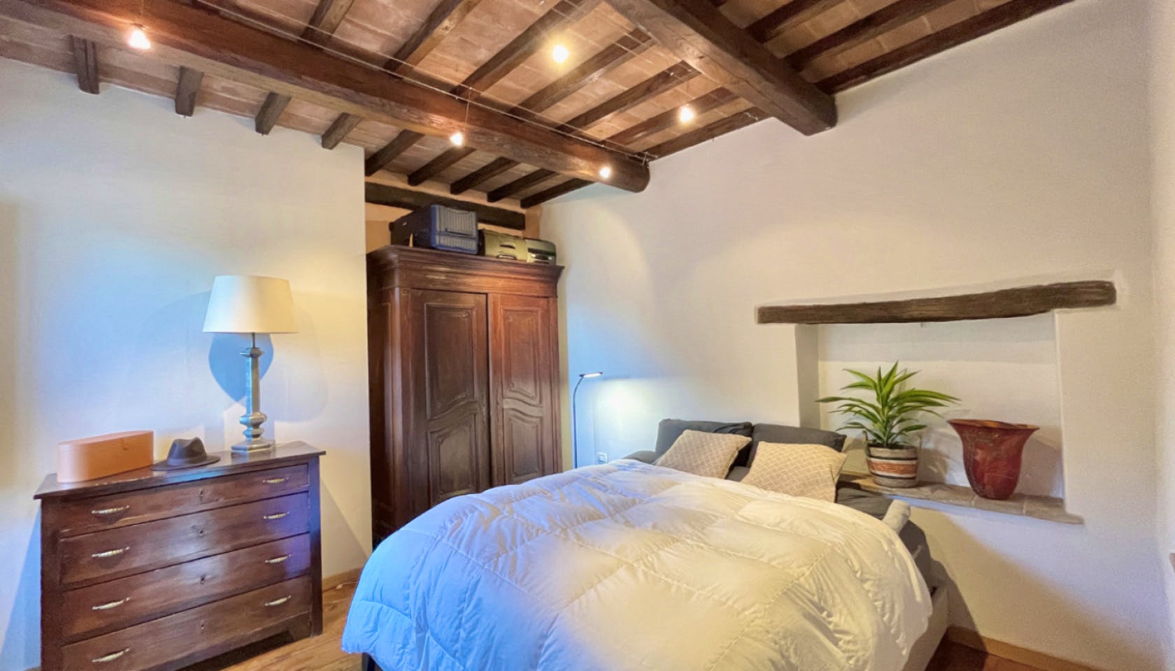 Large Apartment - 2