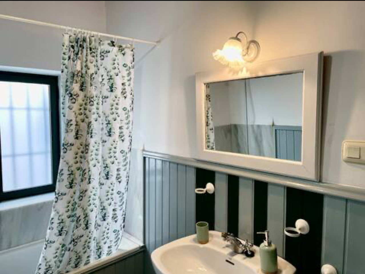 Bed In A 2-Bed Mixed Gender Room - 13