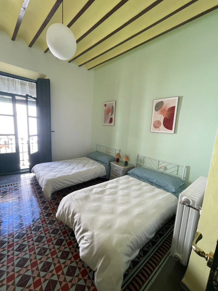Bed In A 2-Bed Mixed Gender Room - 5
