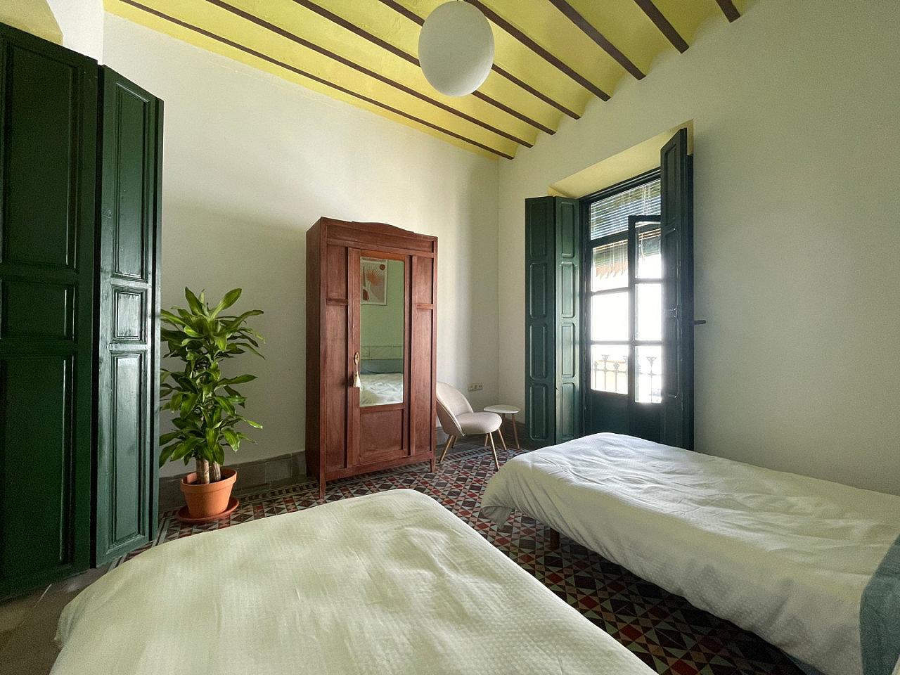 Bed In A 2-Bed Mixed Gender Room - 10