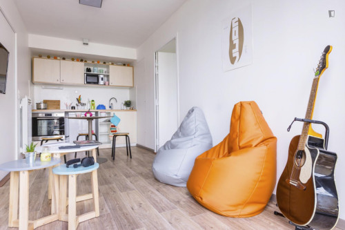 Charismatic double ensuite bedroom near the Clermont la Rotonde train station