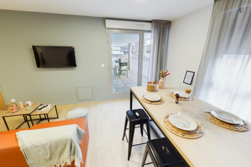 Charismatic double ensuite bedroom near the Clermont la Rotonde train station