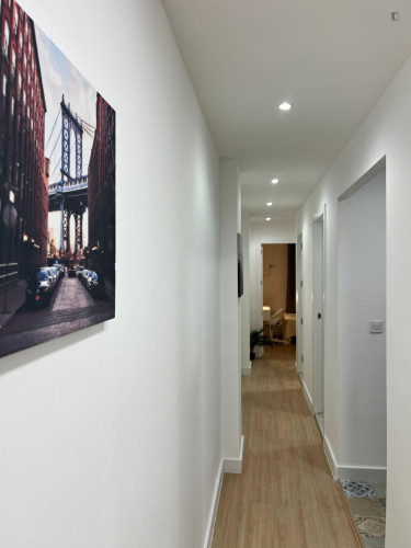 Comfortable double bedroom within walking distance to the beach - Gallery - 10