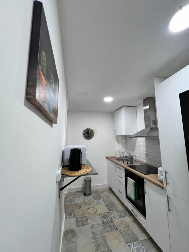Comfortable double bedroom within walking distance to the beach